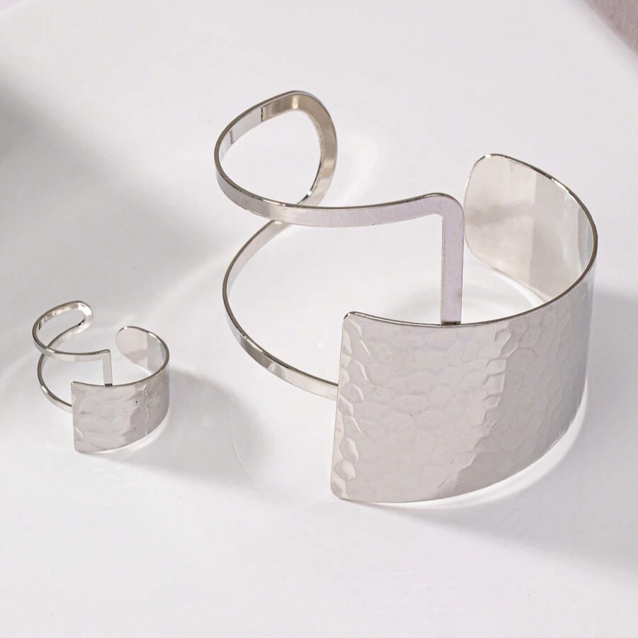 Conjunto Moderno - Martelado - 1 Bracelete e 1 anel