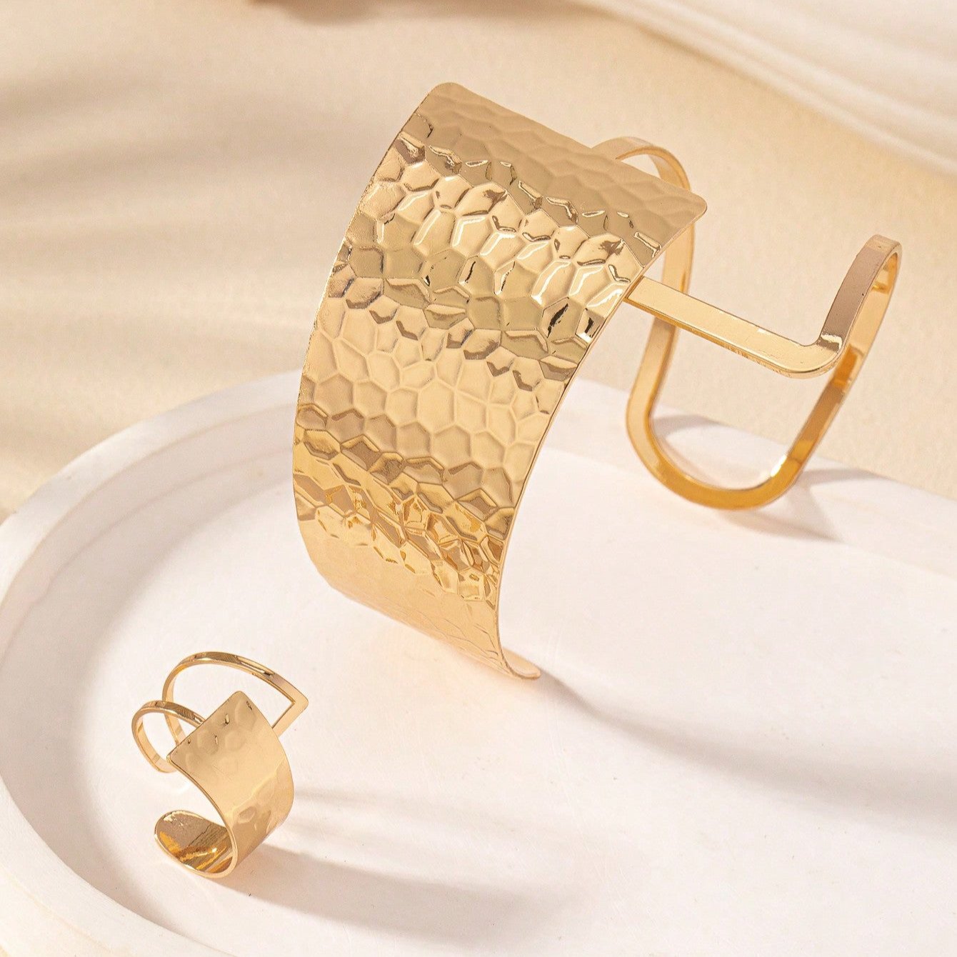 Conjunto Moderno - Martelado - 1 Bracelete e 1 anel