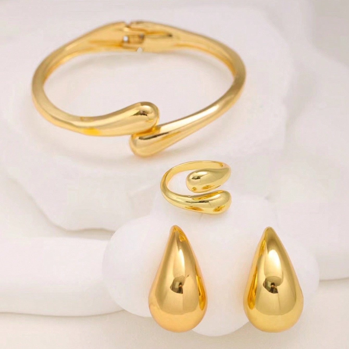 Conjunto Gota em aço inoxidável - Brincos, anel e bracelete