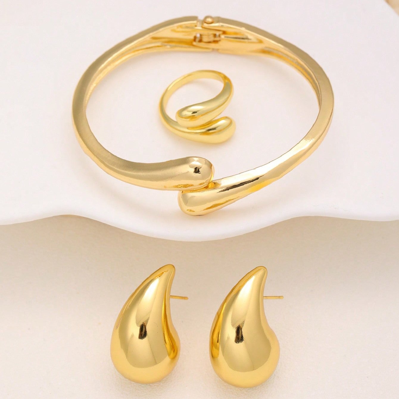 Conjunto Gota em aço inoxidável - Brincos, anel e bracelete