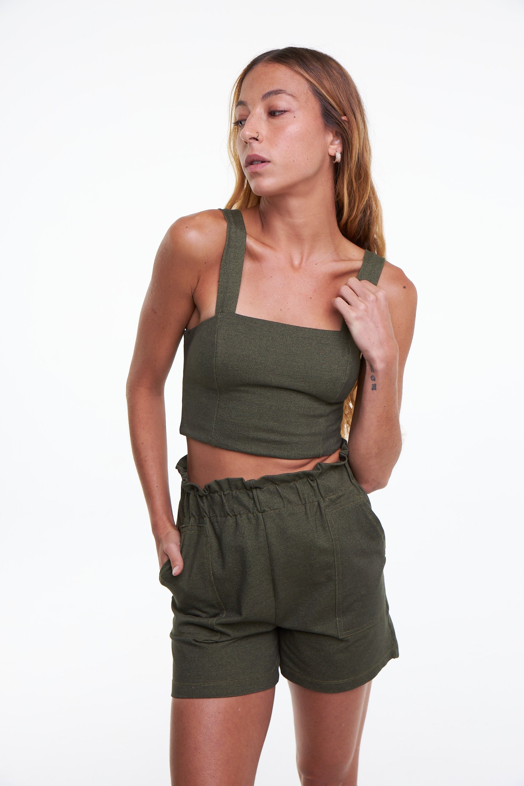 CROPPED RETO LEVE - OLIVA